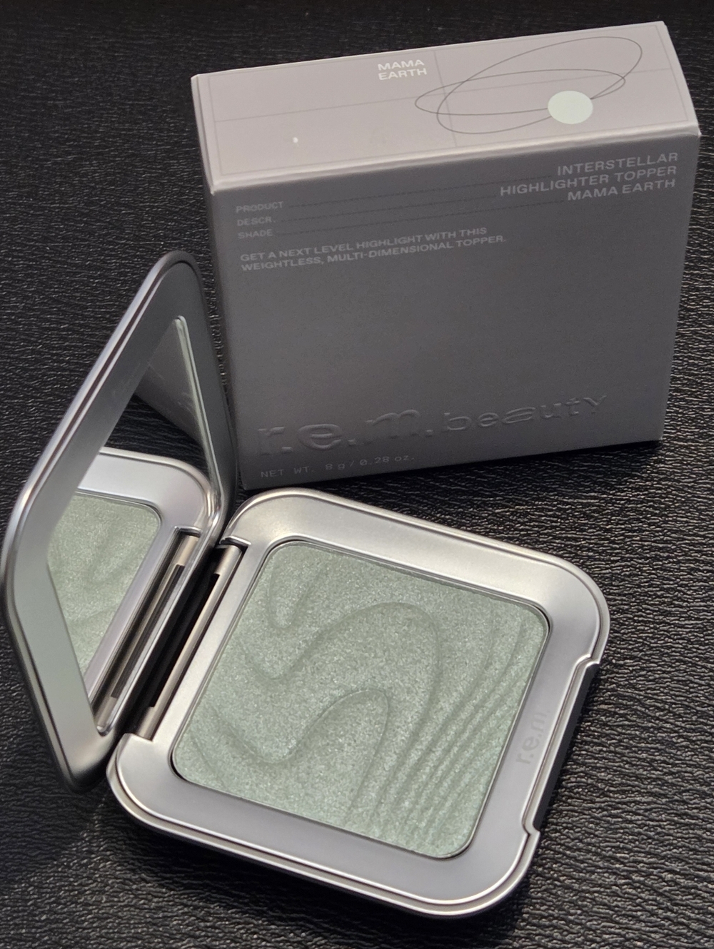 r.e.m. beauty by Ariana Grande Interstellar Highlighter Topper in Mama Earth
